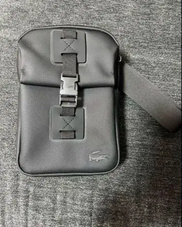 라코스테 숄더백
