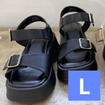 오카다 유리 블랙 플랫폼 샌들
