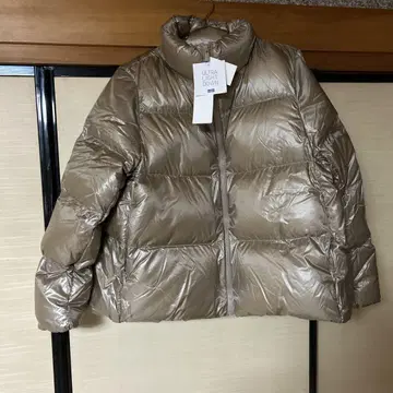 UNIQLO 울트라 라이트 다운 샤이니 볼륨 자켓