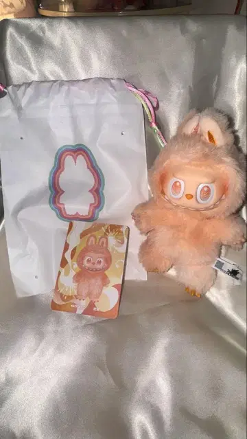 Labubu happiness 라부부 big into the energy