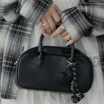 Chico 하트 참 포함 가로형 보스턴 백
