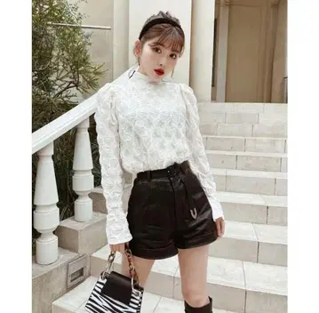 합성 피혁 하이웨스트 숏팬츠