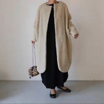 ARGUE 보아 코트 아기유