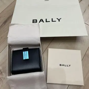 새상품 BALLY 블랙 접이식 지갑