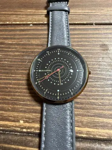 GRAVITIN 블랙 가죽 벨트 손목시계