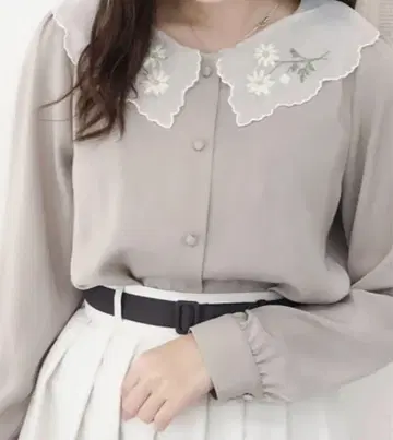 플란넬 플라워 자수 빅 칼라 블라우스 카키