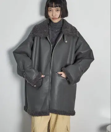 [ 새상품급 ] THE YOn 페이크 무스탕 오버사이즈 자켓 그레이