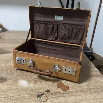 레더 크래프트 트렁크 미니 내추럴 새상품급에 가까운 최저가