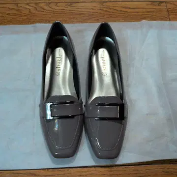 미사용 새상품 ShoeI 그레이지 버클 로퍼