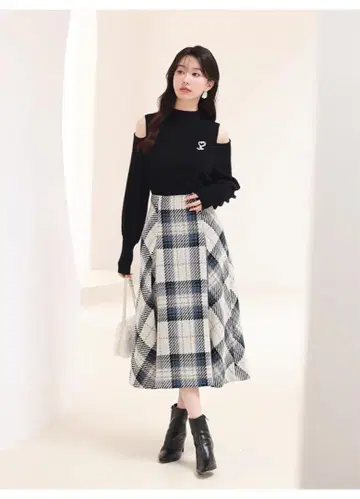 SNIDEL 체크 무늬 플레어 스커트 네이비 계열