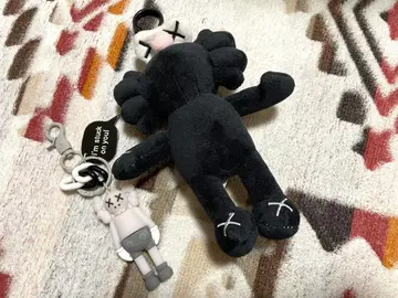 KAWS 백 홀더 키링