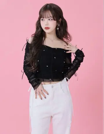 엠미에메 사이드 리본 비쥬 오프숄더 시어 탑 블랙