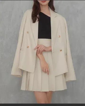 세네아 골드 버튼 테일러드 자켓 + 플리츠 미니 스커트