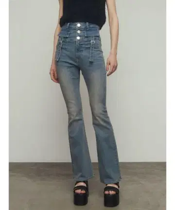 새상품 택 포함 EMODA 카고 디테일 하이웨스트 플레어 팬츠