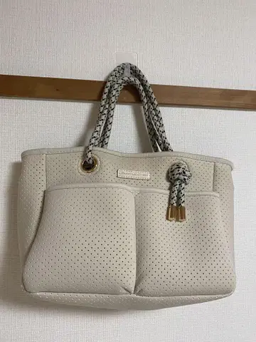 밴야드 스톰 펀칭 토트백 에크루