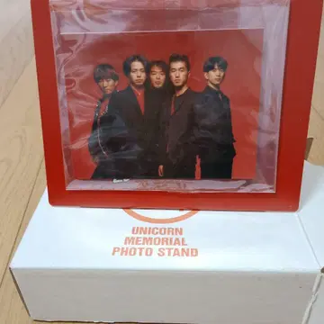 UNICON MEMORIAL PHOTO STAND