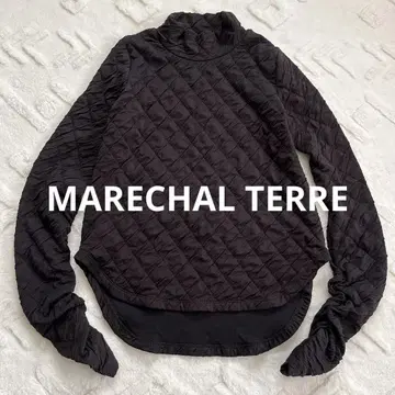 MARECHAL TERRE 블랙 퀼팅 터틀넥 디자인 소매 티셔츠