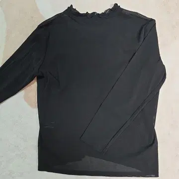 블랙 프릴 넥 긴팔 셔츠