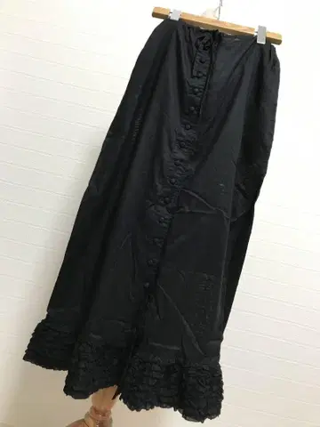 미사용 핑크하우스 피코 프릴 다수 싸개 단추 스커트 블랙