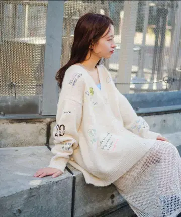 Kastane(카스타네) SIXSENCE 자수 가디건