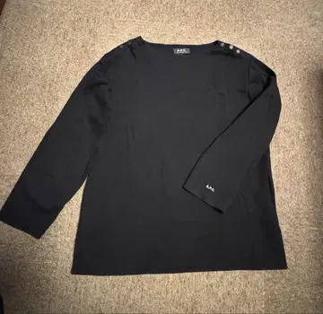 A.P.C. 별주 IENA 버튼 달린 블랙 긴팔 티셔츠