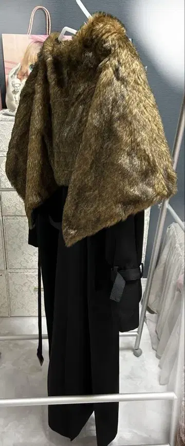 murua 퍼 벨티드 롱 코트
