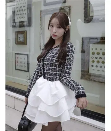 다리치 볼륨 프릴 트위드 니트 미니 원피스