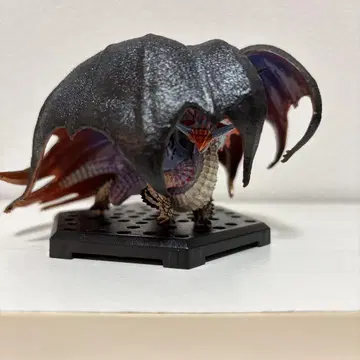 몬스터 헌터 네로미에르 피규어