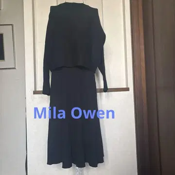 Mila Owen 네이비 리브 편직 셋업