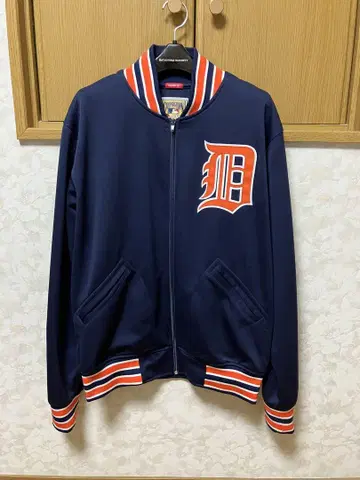 새상품급 Mitchell&Ness 디트로이트 타이거스 재킷 L