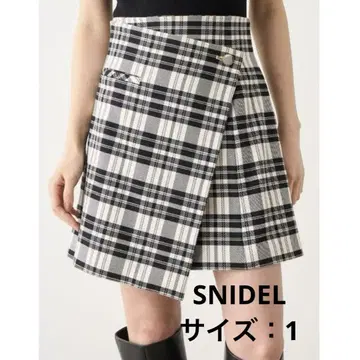 SNIDEL 랩 디테일 미니 스커트