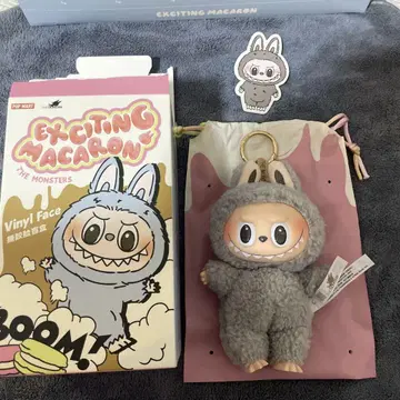 LABUBU EXITING MACARON 마카롱 Sesame Bean