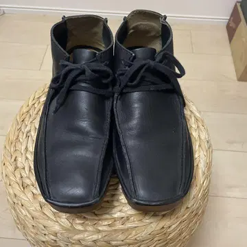 클락스 왈라비 블랙 가죽