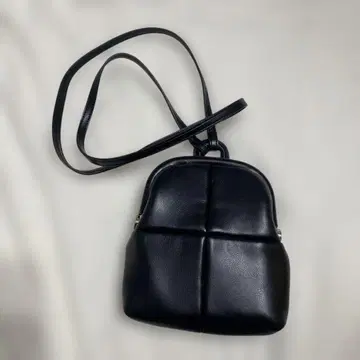 ADD CULUMN 숄더백 블랙