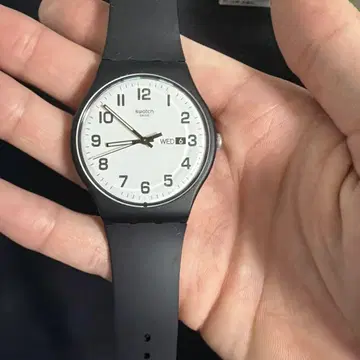 Swatch 블랙 손목시계 날짜 표시