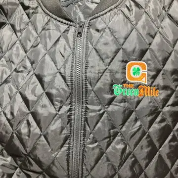 퀼팅 자켓 그레이 자수 로고 포함