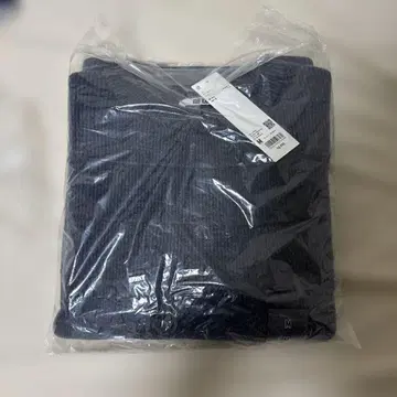 유니클로 U 라무 크루넥 스웨터