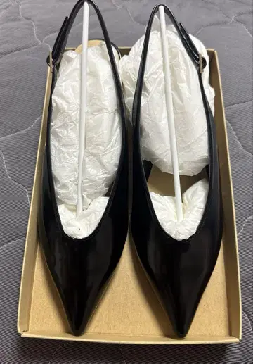 미사용 새상품 LE TALON 포인티드 슬링백 벨트 펌프스 25cm
