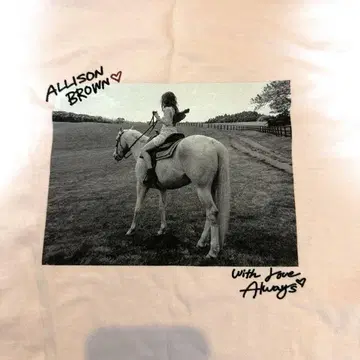 ALLISON BROWN 사에코 사진 프린트 T셔츠 앨리슨 브라운