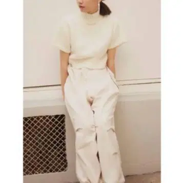 RANDEBOO 아이보리 하이넥 반팔 니트 스웨터 새상품