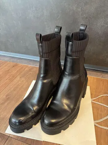 ZARA 블랙 트랙 밑창 삭스 부츠 37 24cm 블랙