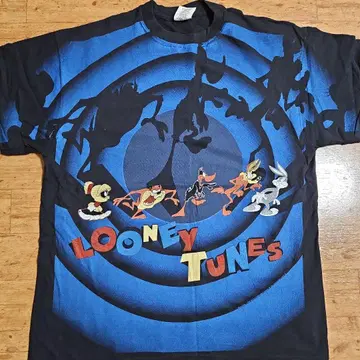 LOONEY TUNES 티셔츠
