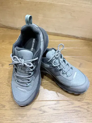 MERRELL 그레이 트레킹 슈즈
