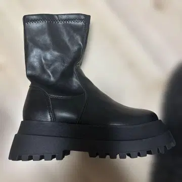 통굽 블랙 부츠 지퍼 포함