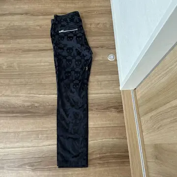 마크앤로나 허리: 평평하게 놓음 43.5cm 인심: 77cm