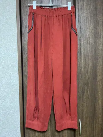 티티카카 피치 스킨 에그 턱 팬츠
