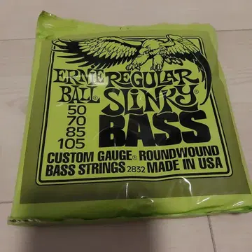 Ernie Ball 레귤러 슬링키 베이스 50-105