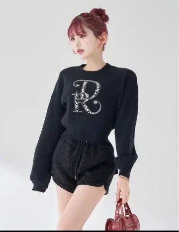 블랙 로고 긴팔 니트 스웨터