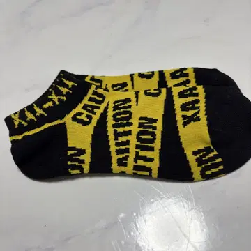 [ 미사용 새상품 ] 더아더아 CAUTION 양말