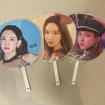 TWICE 나연 부채 3개